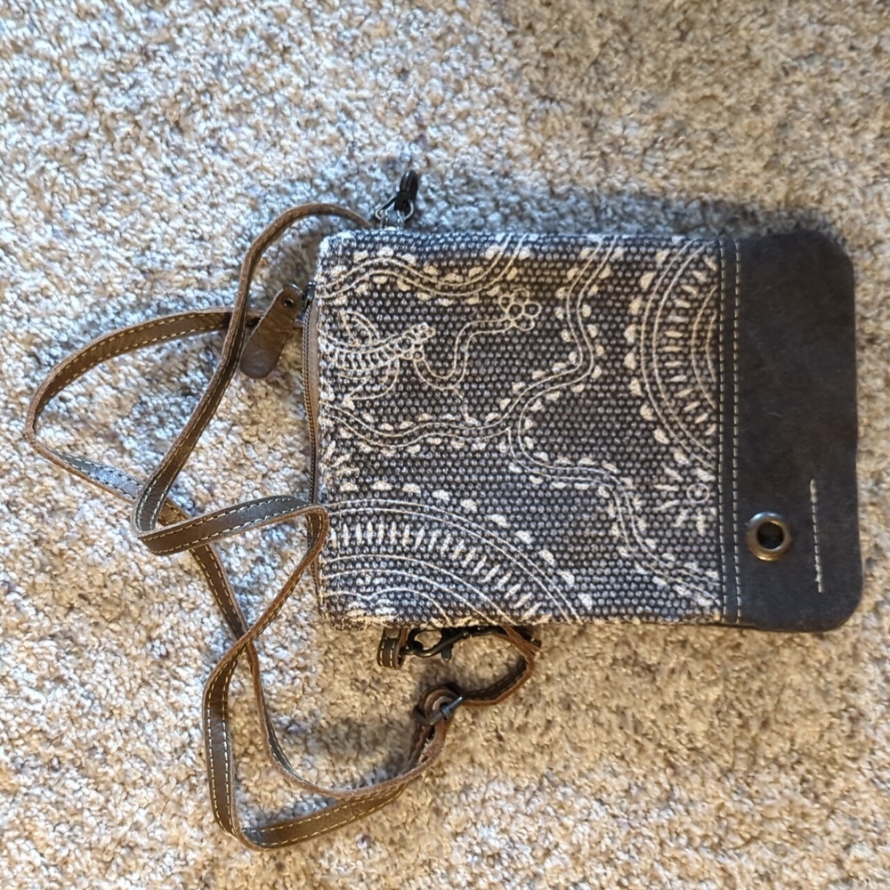 Purse/wristlet